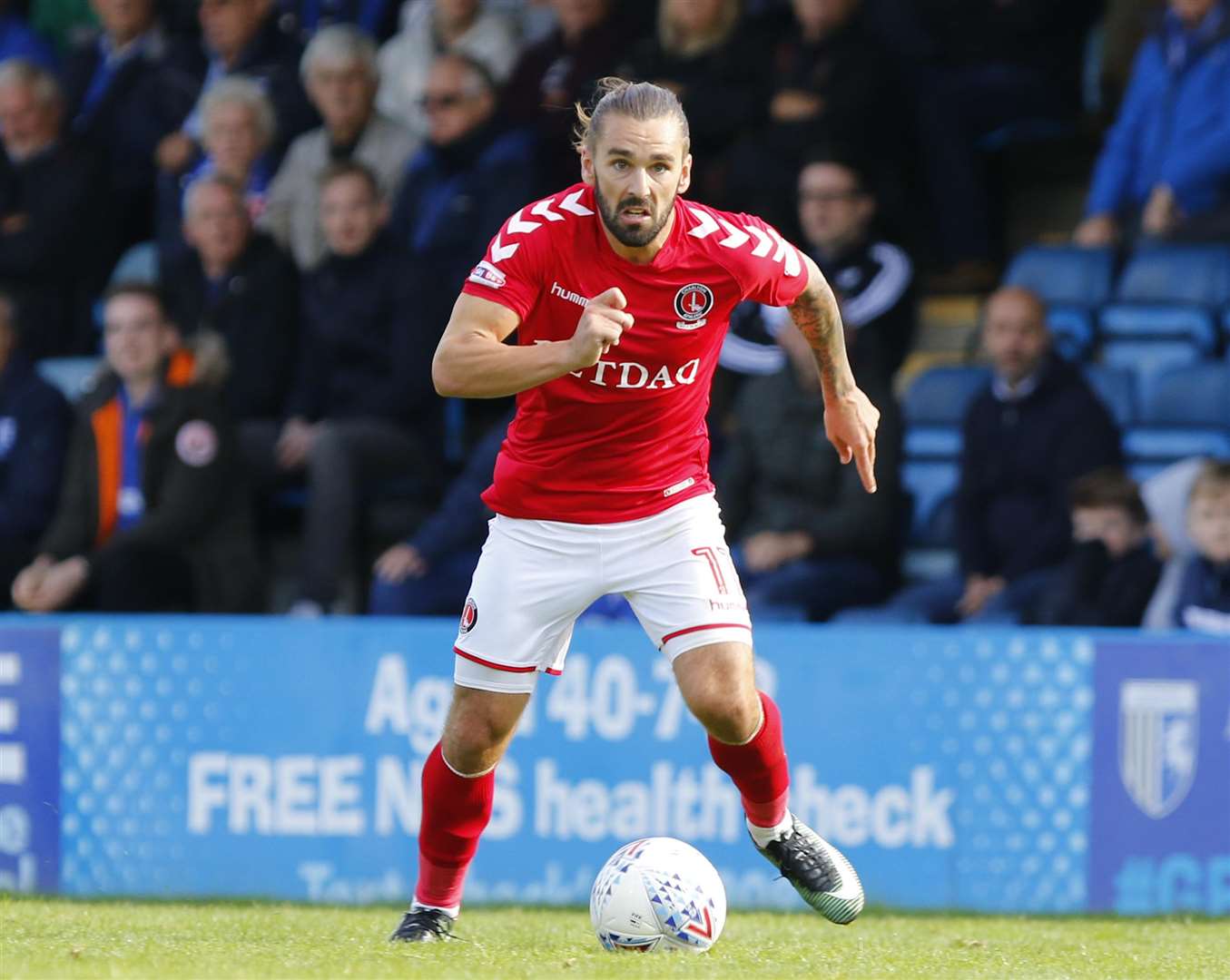 Former Charlton player Ricky Holmes has joined Gillingham