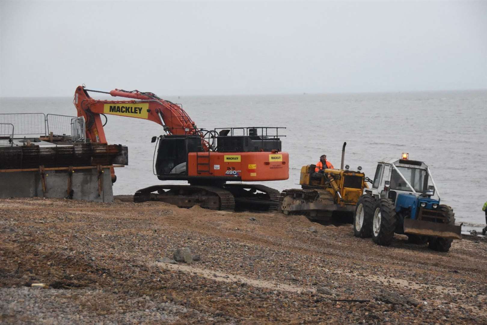 Sheerness digger rescue: rounding Neptune's Jetty now with extra tractor. Picture: Bob Richards (8313545)
