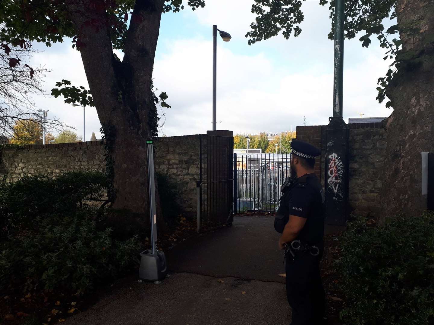 Police have been set up a knife bar in Brenchley Gardens, Maidstone (20938484)