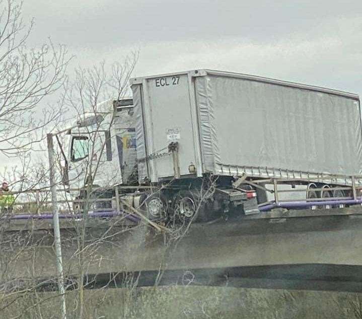 The serious crash involving a lorry has closed the M25 near the Darenth Interchange in both directions.