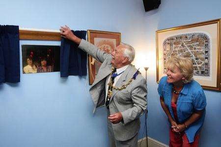 The memorial to Tony Hart is unveiled