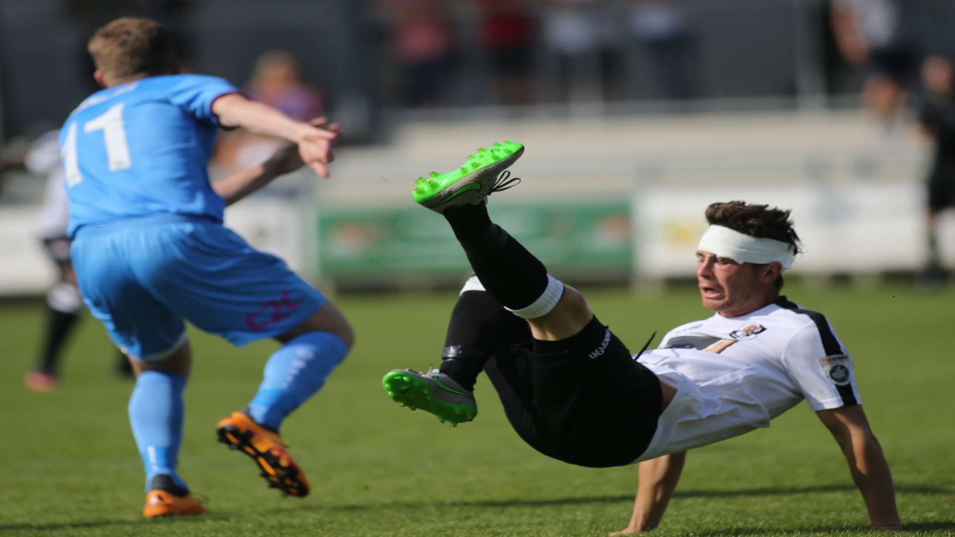 Lee Noble tries the spectacular for Dartford against East Thurrock. Picture: John Westhrop