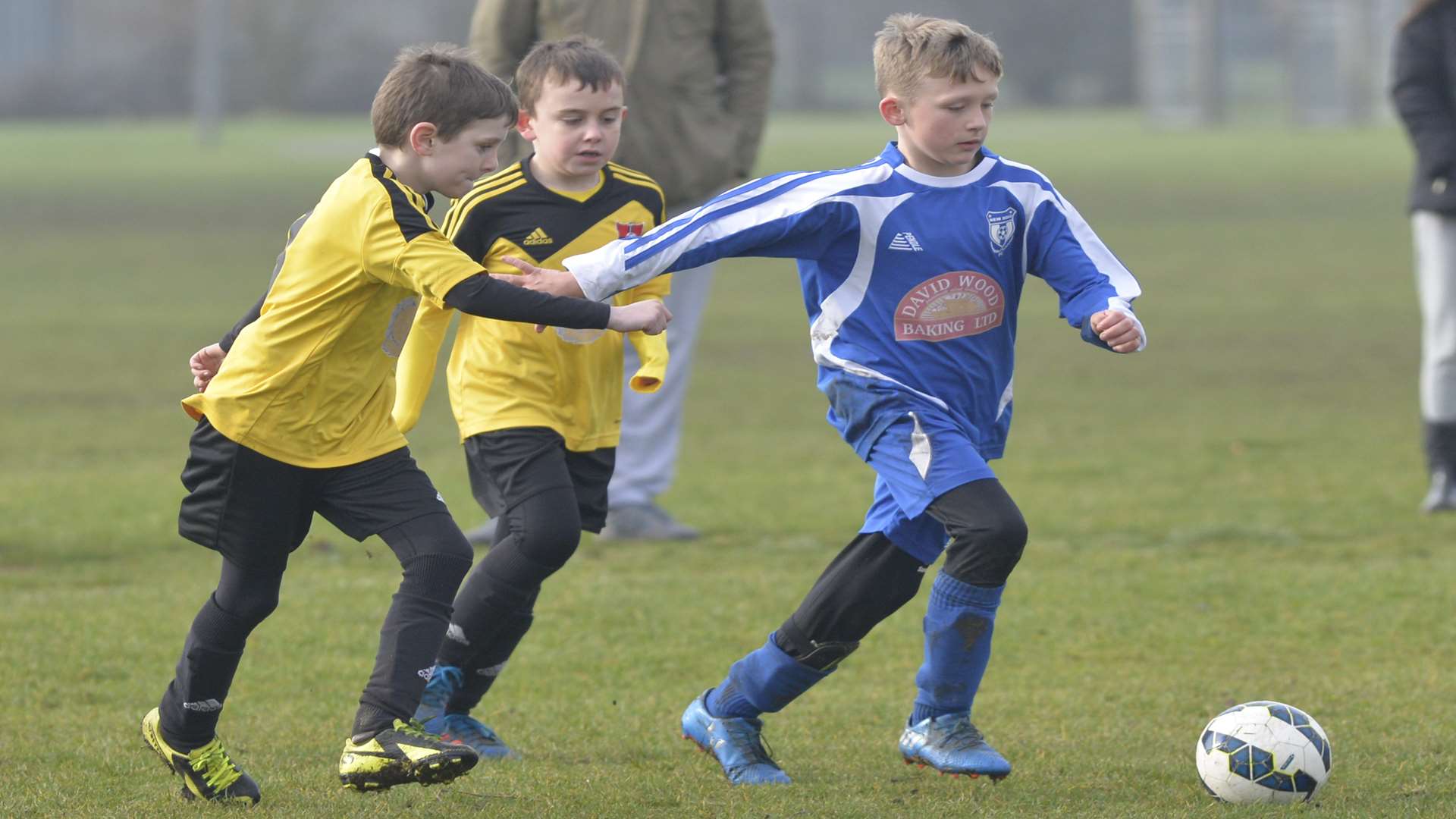 New Road Giants under-9s (blue) up against Thamesview Picture: Ruth Cuerden