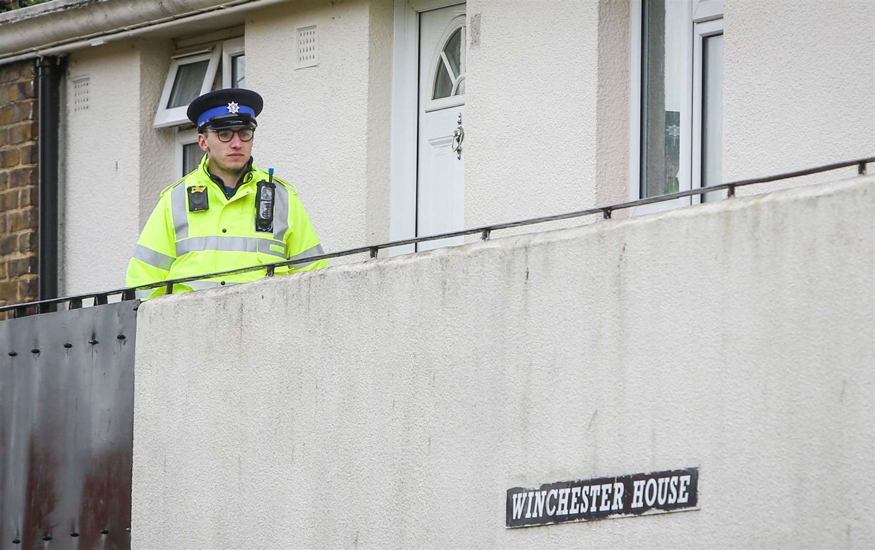 Police at the scene of a murder enquiry at Winchester House, Cambridge Crescent, Shepway, Maidstone. Picture: Matthew Walker. (7990820)