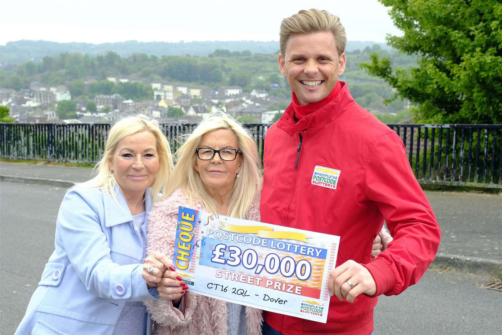 Sisters Helen and Marion McGinn have won the People's Postcode Lottery (56663007)