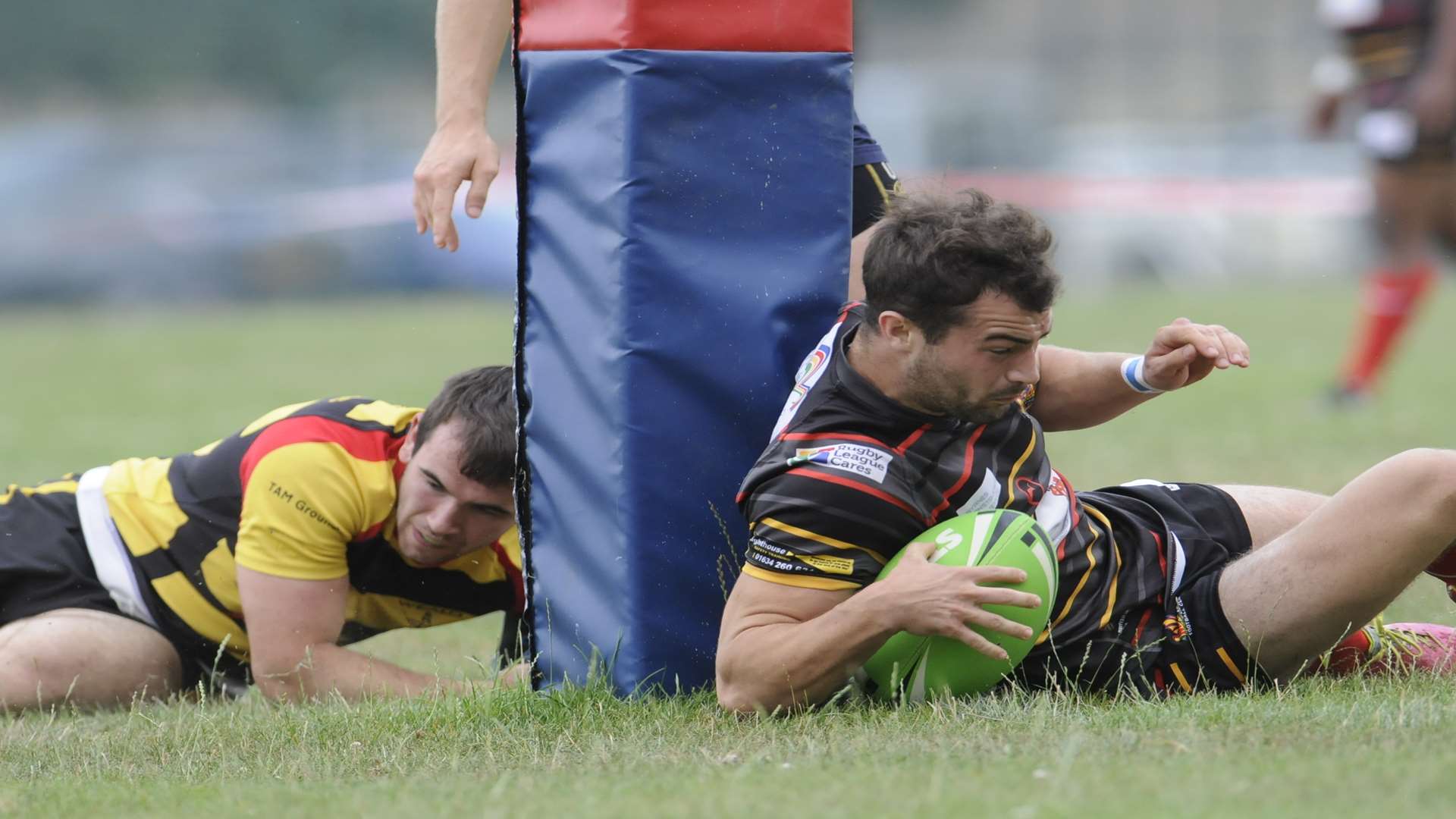 Ben Shears scores a try for Medway Dragons last season. Picture: Gary Browne