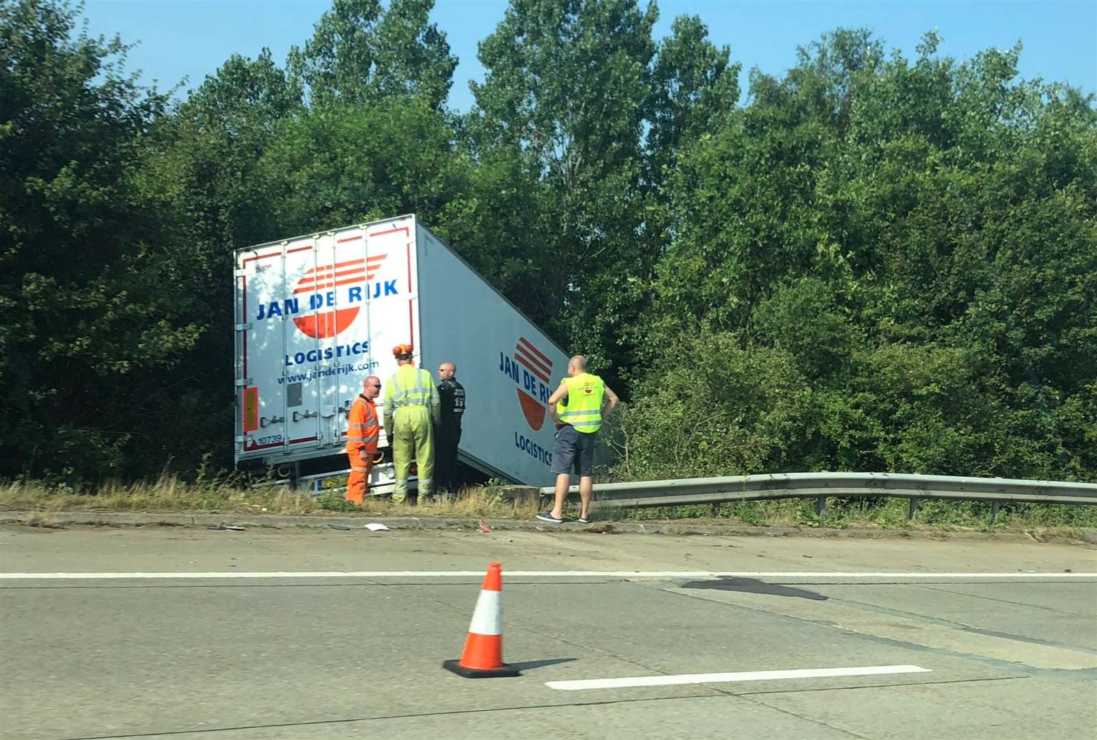 The lorry left the M20 between junctions 9 and 8. Picture credit: Steve Salter (2925155)