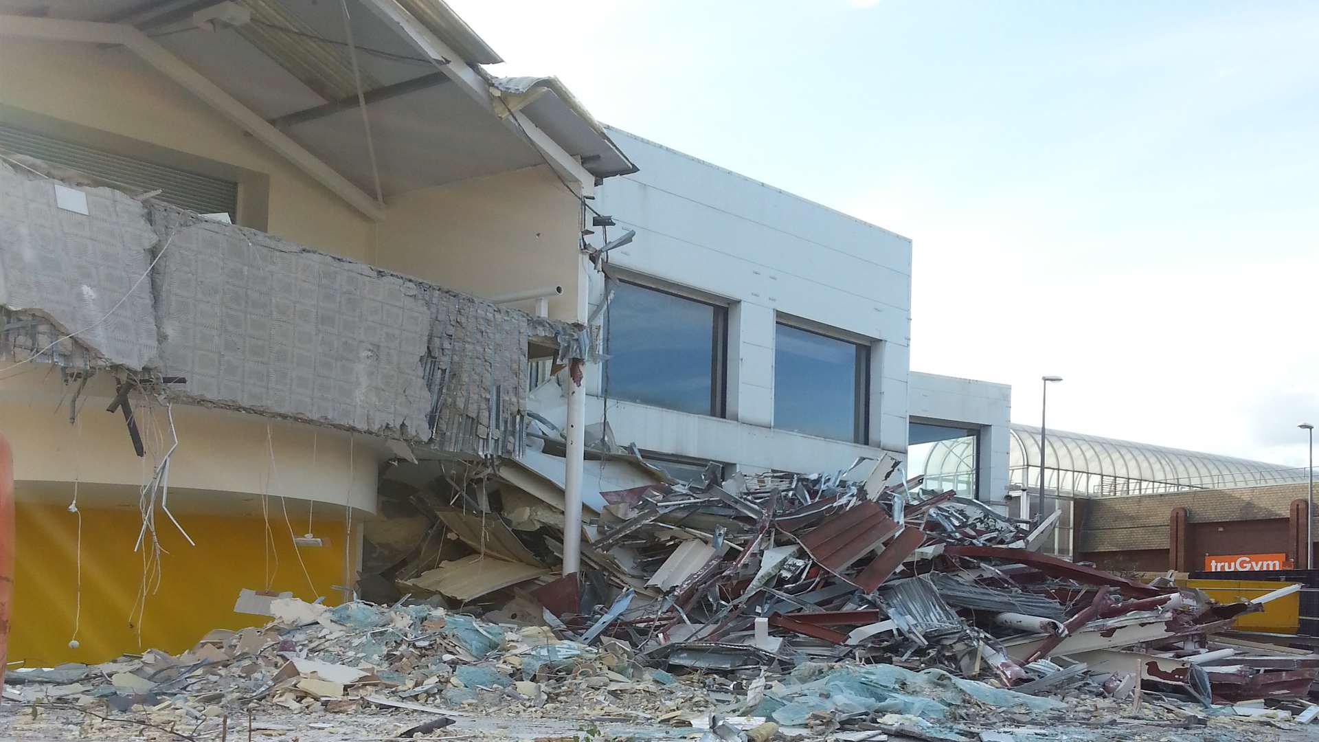 The former Renault garage on the corner of Barker Road and Tonbridge Road comes tumbling down