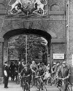 Workers coming out of the main gate at Chatham Dockyard in May 1960