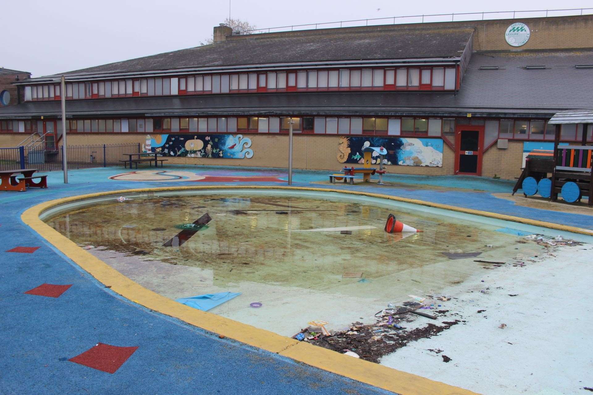 Dirty: the Sheerness Leisure Centre paddling pool at Beachfields in April. Picture: John Nurden (11474738)