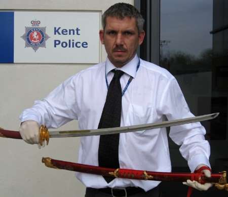 Det Con Neil Ratcliffe with the Samurai sword used in the attack
