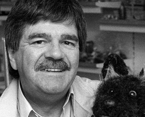 Tiswas star Bob Carolgees and Spit the Dog will be in panto in Sevenoaks