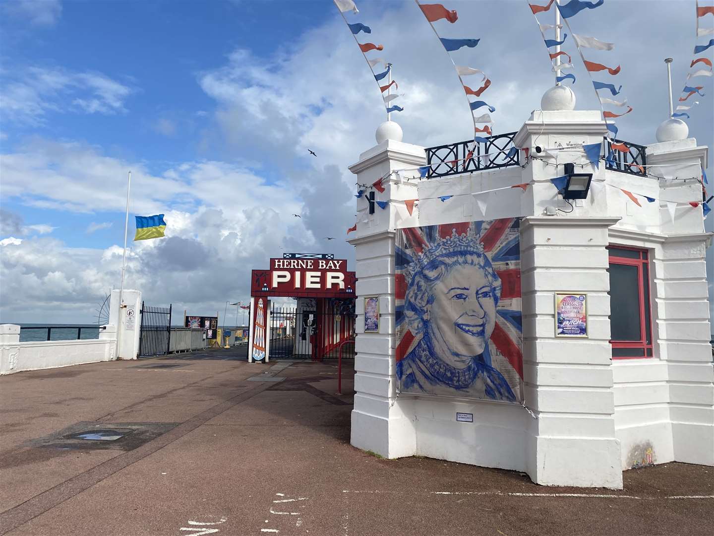 Tributes to the Queen on Herne Bay pier