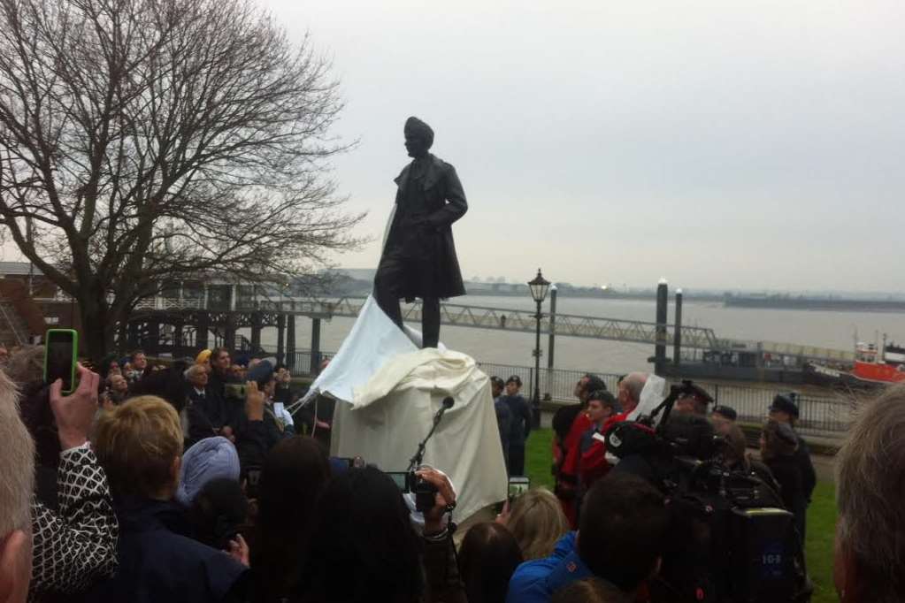 Hundreds gather for unveiling at St Andrew's Gardens