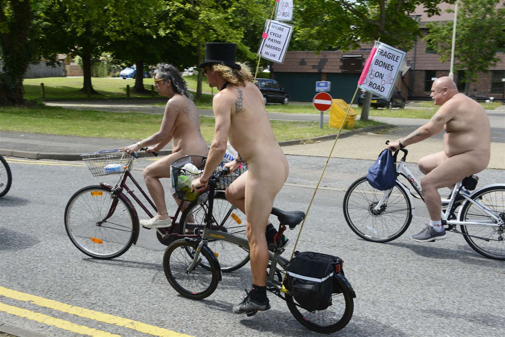 Canterbury Naked Bike Ride.Riders head for the City Centre.Picture: Paul Amos. (13189688)