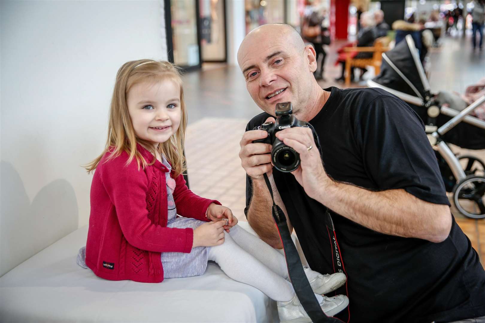 Cute Kids Launch at Hempstead Valley Shopping Centre. Poppy Hall poses for Cute Kids photographer Andy Nield. Picture: Matthew Walker. (7104096)