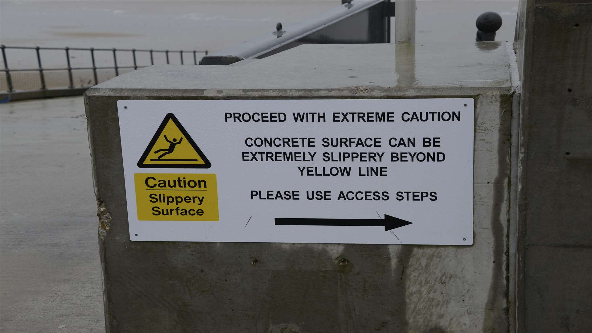 Warnings to walkers at Dymchurch
