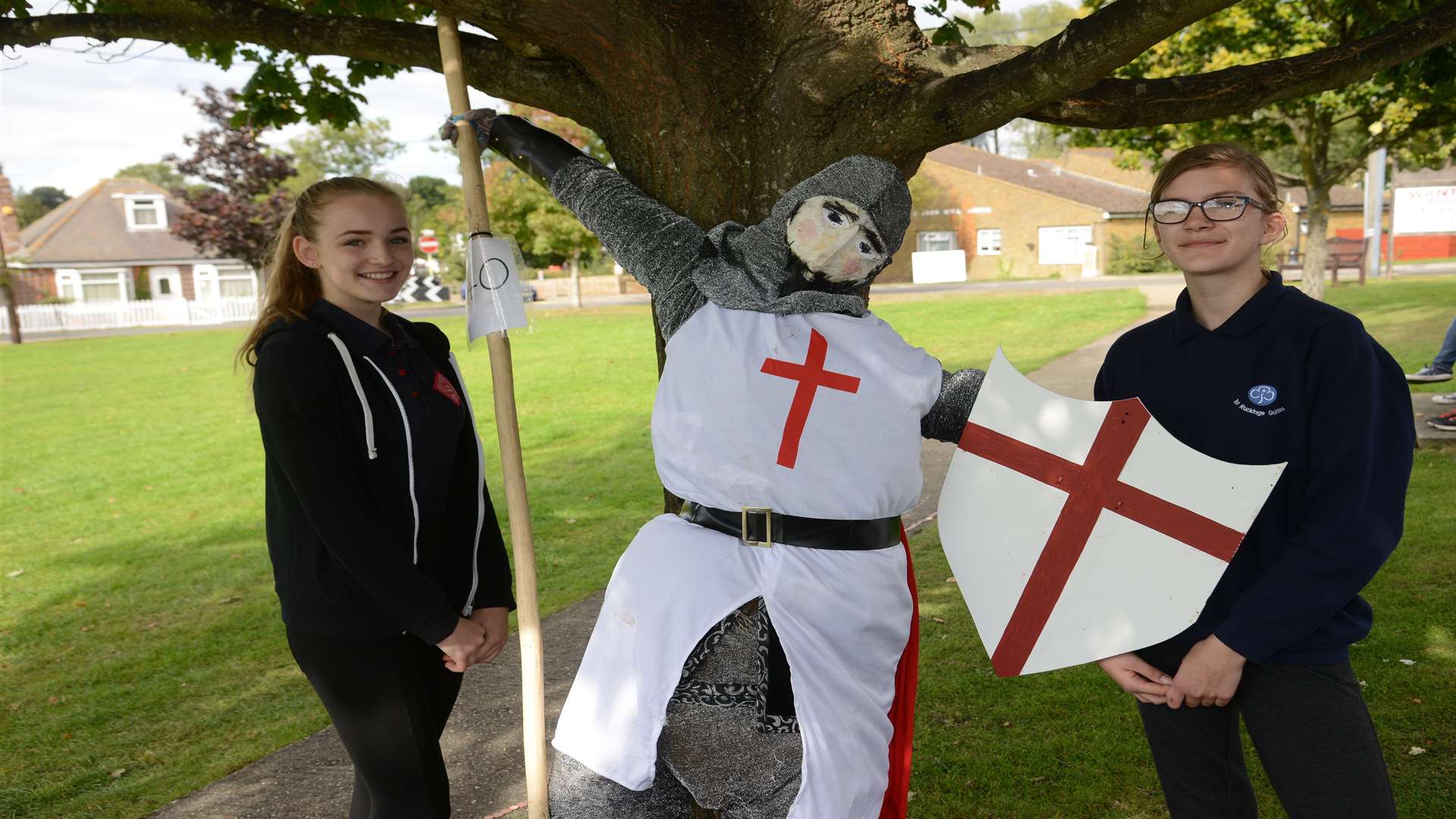 Kerry Cook and Megan Whorlew from the 1st Ruckinge and Hamstreet Guides with Saint George.