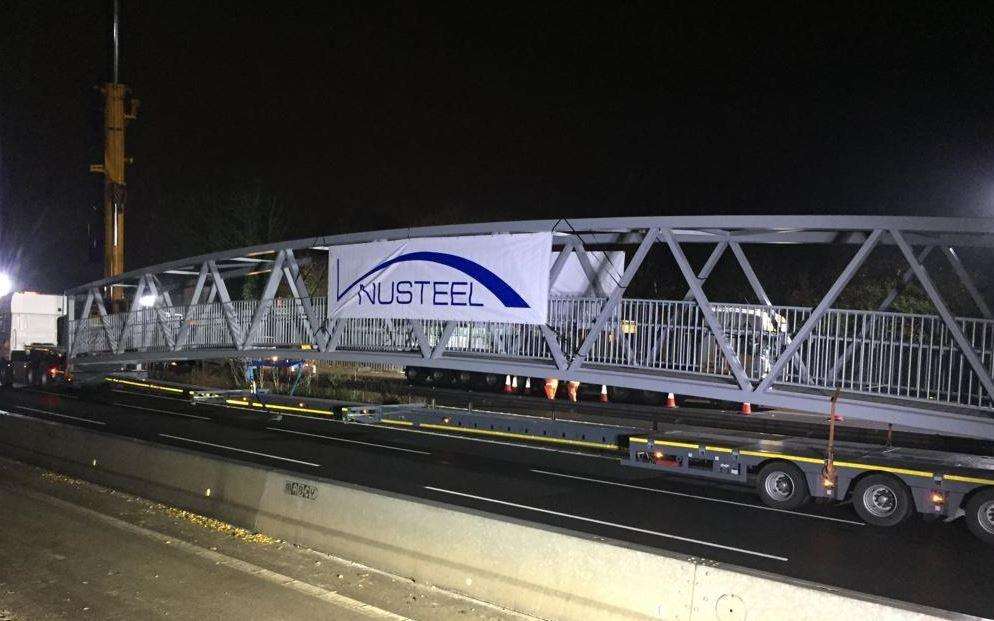 The M20 is closed for replacement of the Teapot Lane footbridge (5471185)