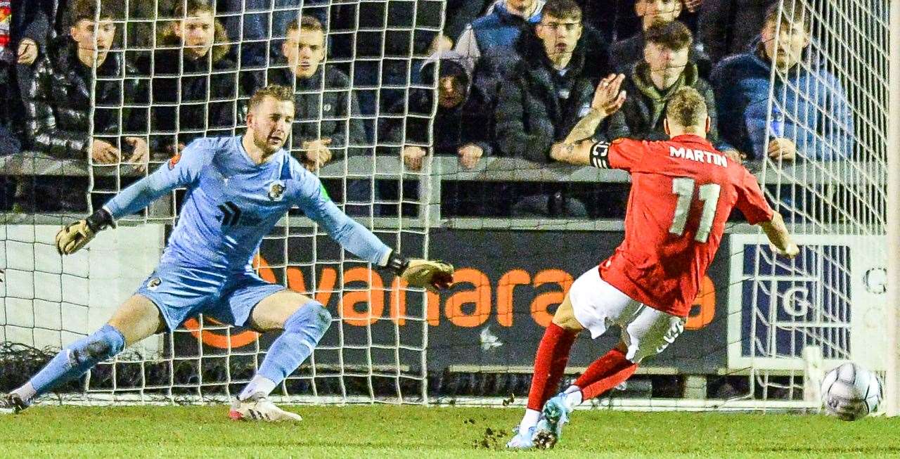 Lee Martin is unable to convert one of many chances for Ebbsfleet at Dartford. Picture: Dave Budden