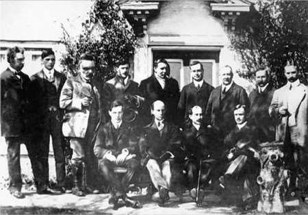Founding Fathers of aviation at Muswell Manor in 1902