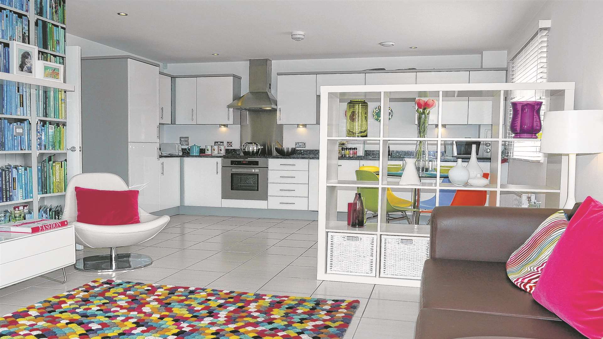 The kitchen diner of a Taylor Wimpey home at The Bridge, Dartford