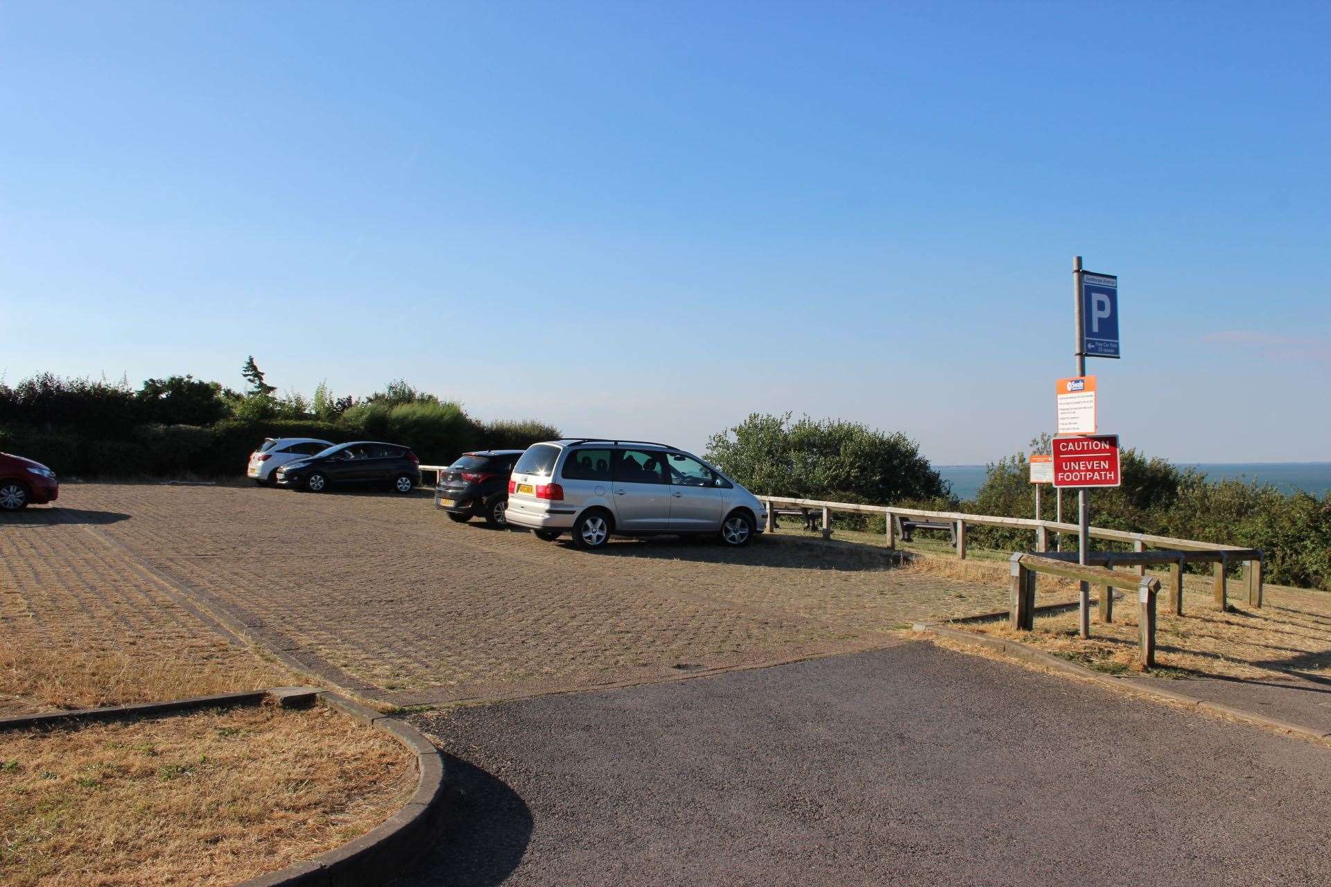 Seathorpe Avenue car park at Minster cliffs, Sheppey (12433579)