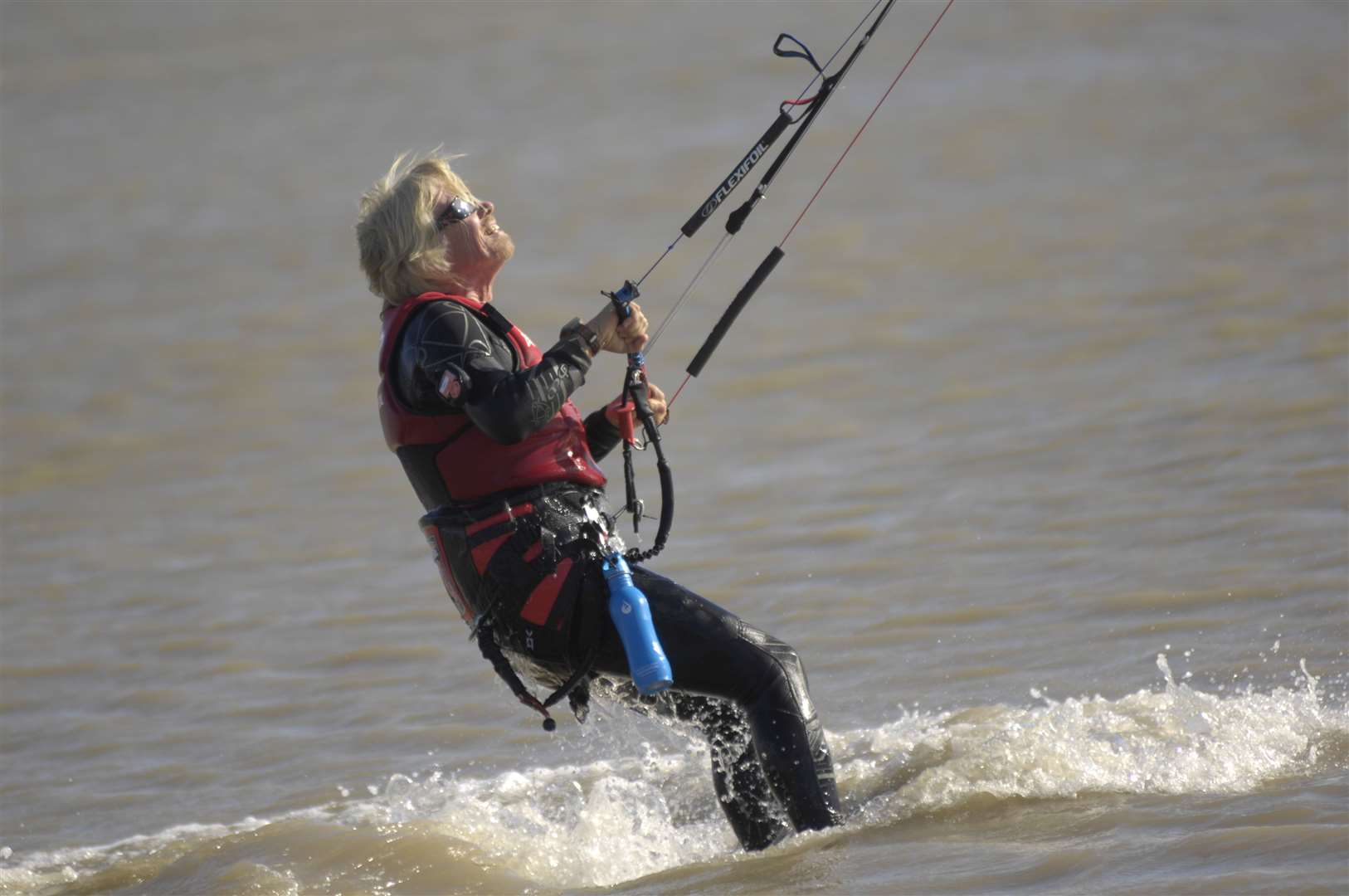 Richard Branson sets off to set the kite-surfing record across the Channel