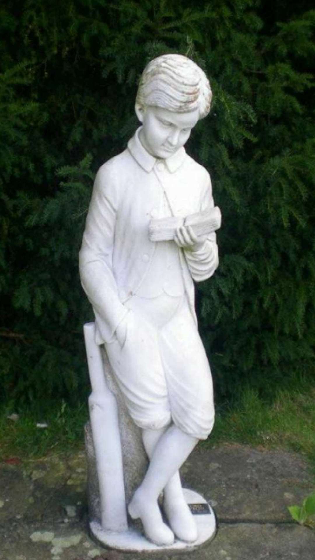 Valuable statue of Lord Byron has been stolen from Godmersham