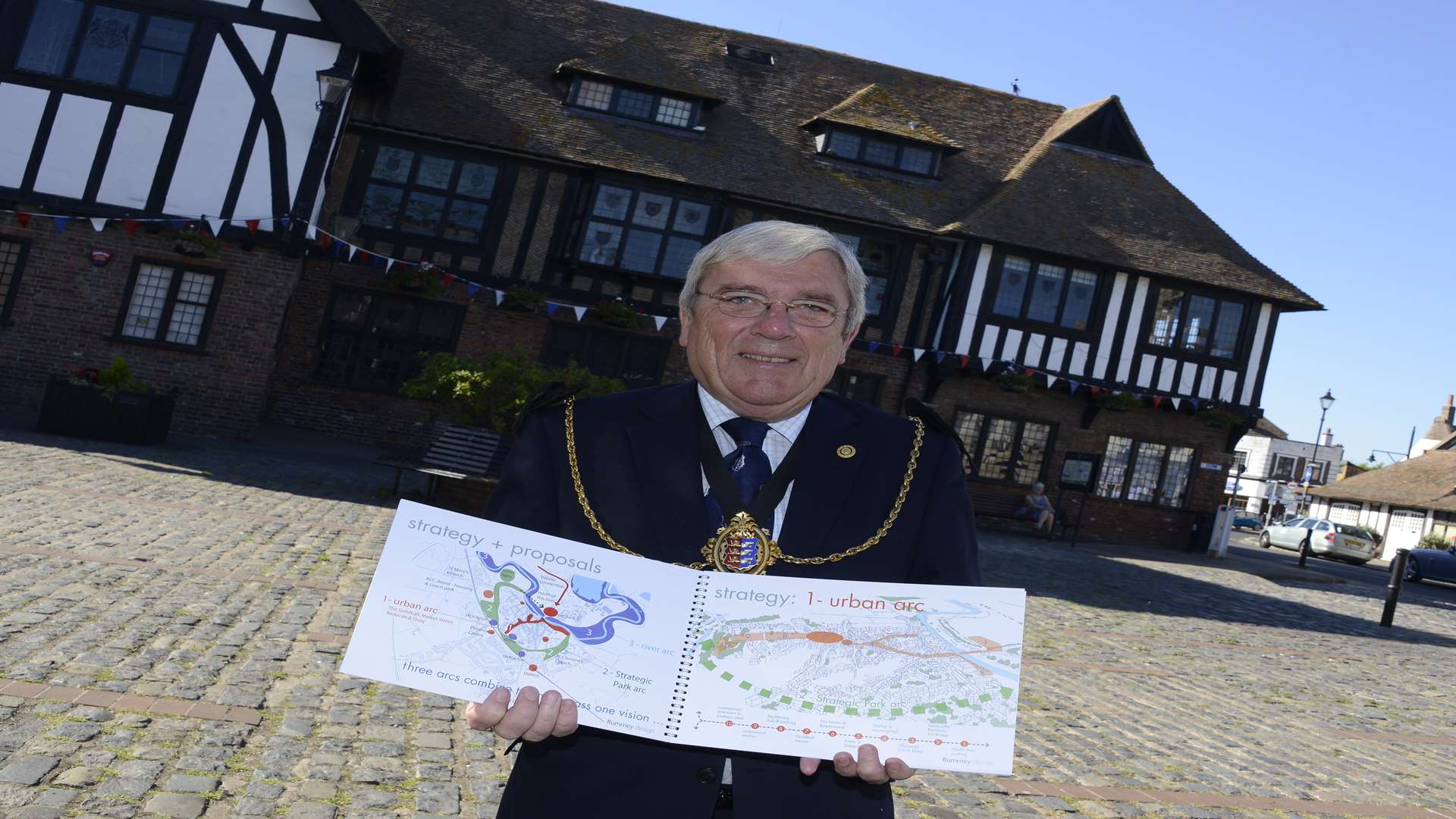 Mayor of Sandwich Cllr Pual Graeme with a copy of Rummey's report