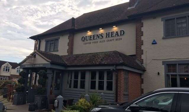 The livery and pub sign were an immediate giveaway, as soon as I got near the Queens Head on Maidstone Road in Wigmore I knew it was part of the Ember Inns stable