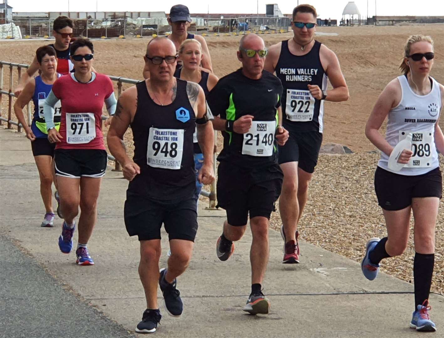 Elliot Rawlings (948) of Lonely Goat Running Club gets into his stride.
