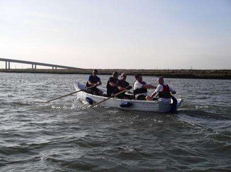 The rowers head towards the bridges