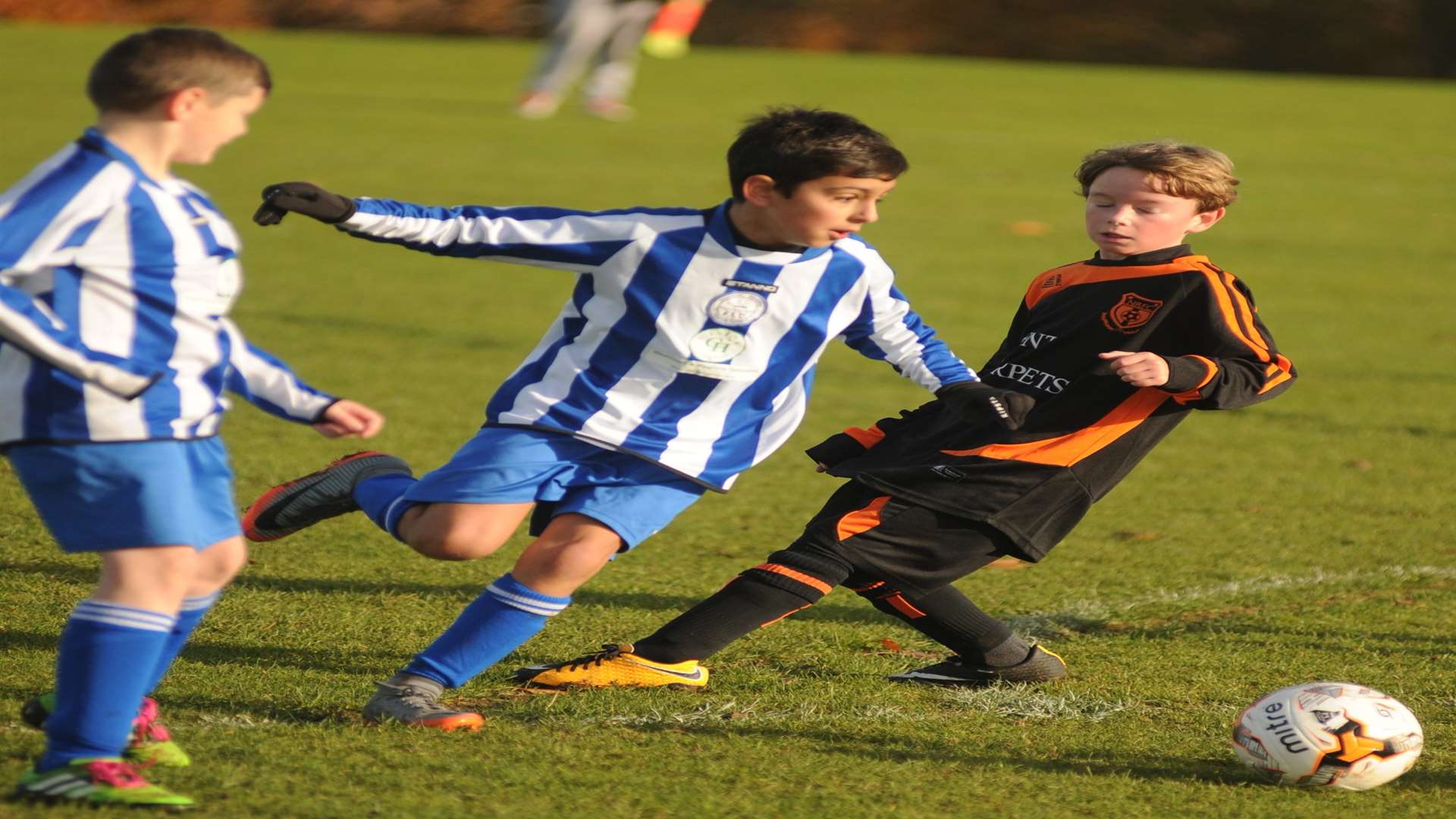 Chatham Riverside Rangers under-11s (blue) on the ball against New Road under-11s. Picture: Steve Crispe FM4996972