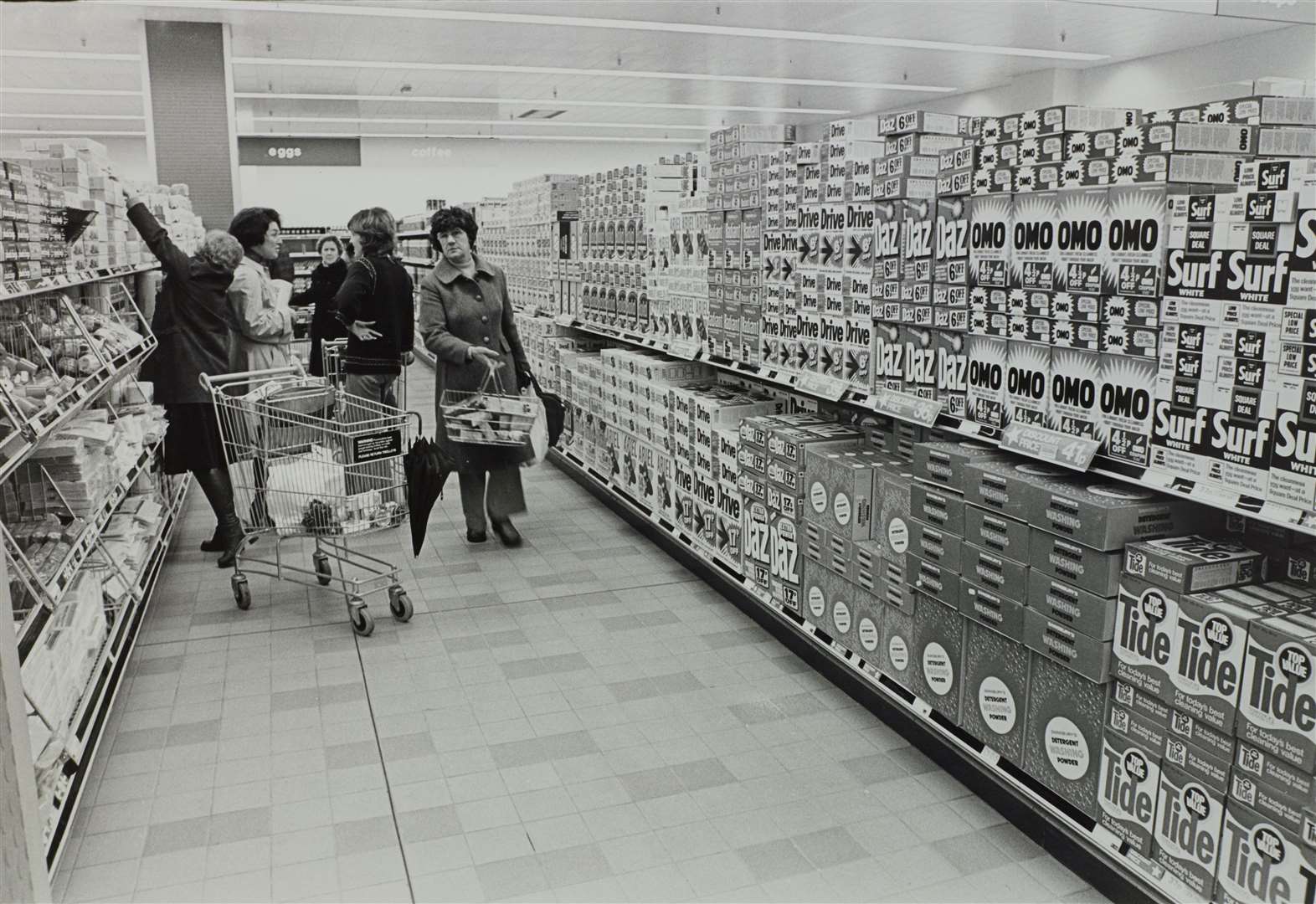 Inside the Sainsbury's store in what was once the Stoneborough Centre in Maidstone, in 1976. Picture: The Sainsbury Archive, Museum of London Docklands
