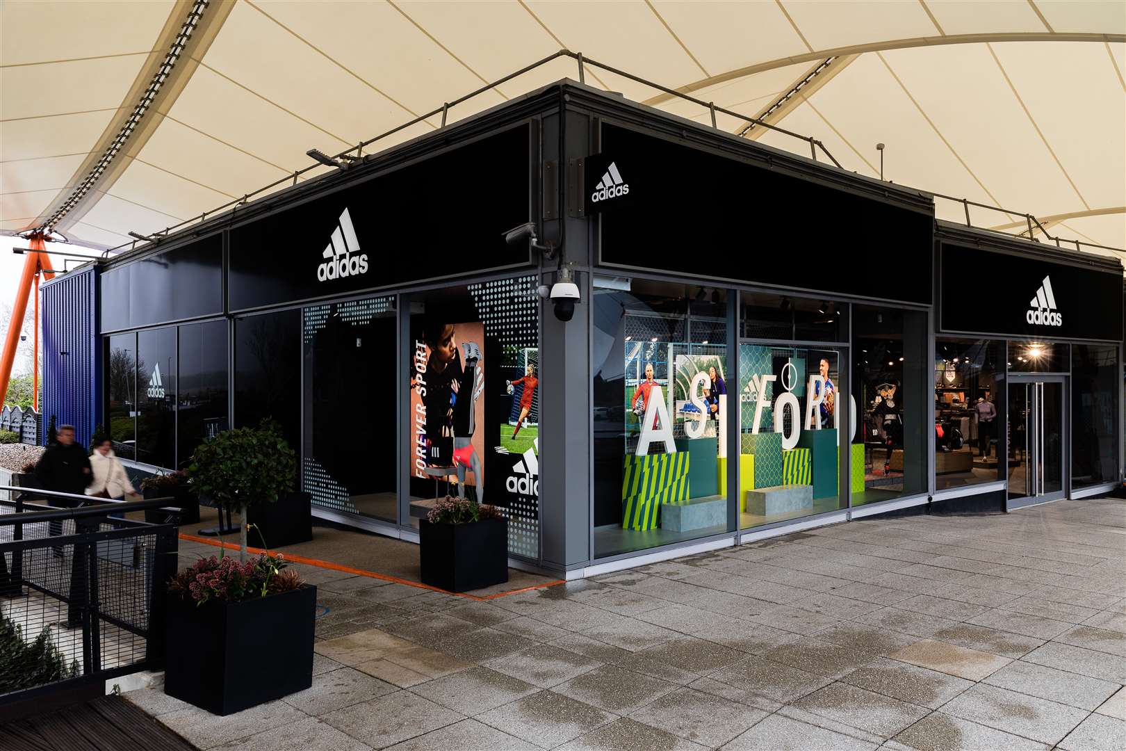 fuente A bordo no pagado Adidas reopens in former Polo Ralph Lauren unit at the Designer Outlet in  Ashford almost doubling in size