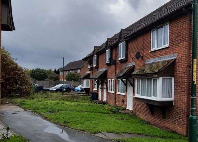 Houses between Knights Manor Way and Mallards Close in Dartford were approached as possible locations