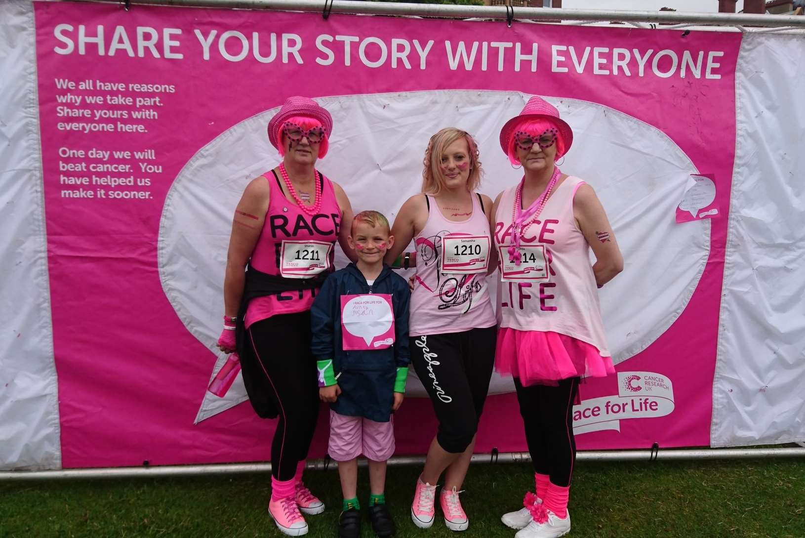 The pink runners are out in force. Pic: CRUK