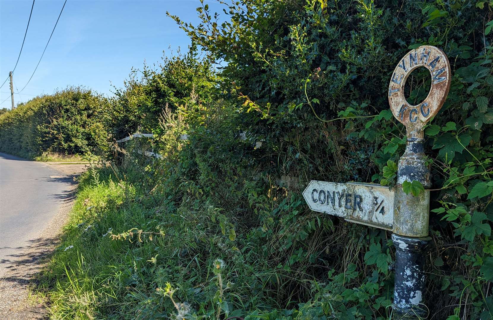 A rather antique road sign points the way to Conyer