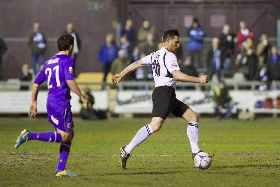 Lee Burns runs the ball away from Craig Mahon Picture: Andy Payton