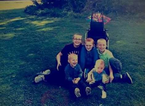 Cody with his brothers and sisters Kaitlin, Freddie, Vinnie and Alby