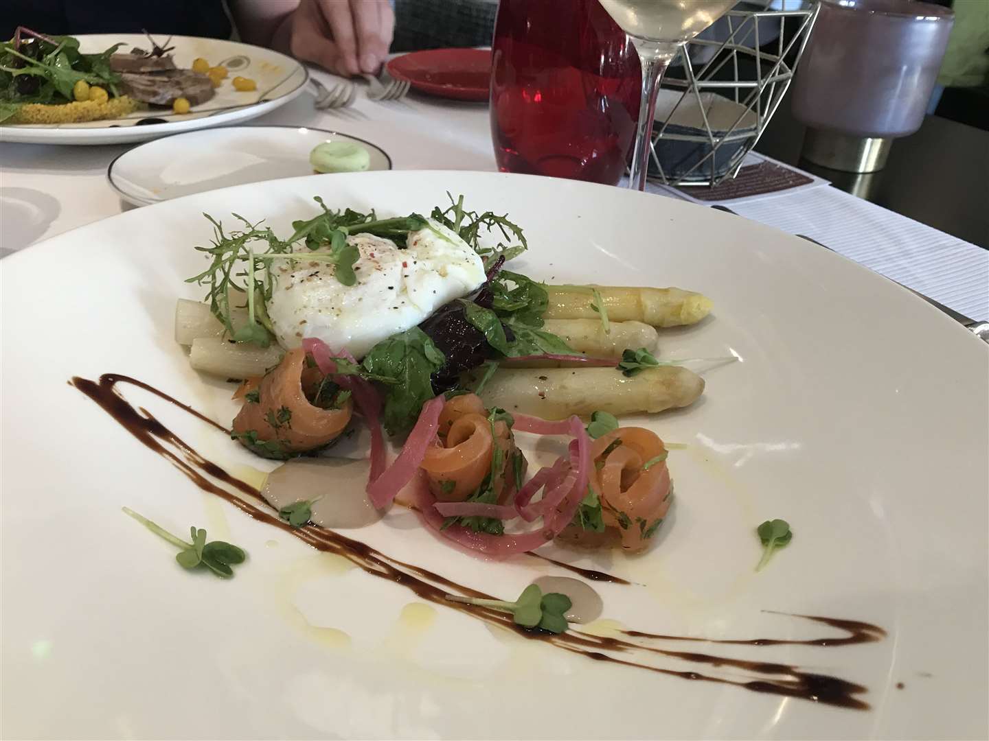 Delicious smoked salmon and asparagus starter served at Hotel La Matelote