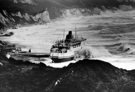 Paul Amos's photo of the ferry Hengist beached after the 1987 storms