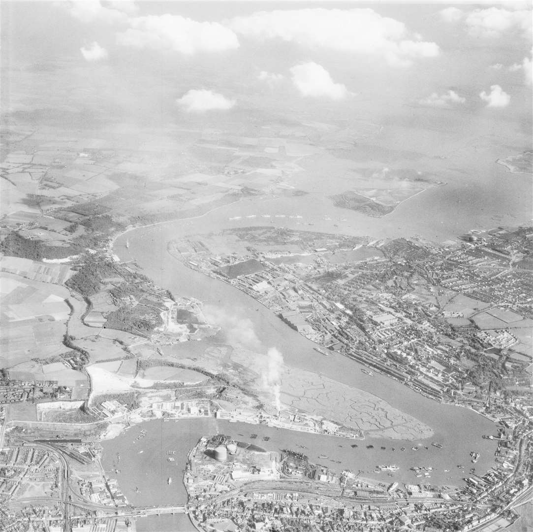 Following the Medway through Chatham in 1953. Picture: Historic England