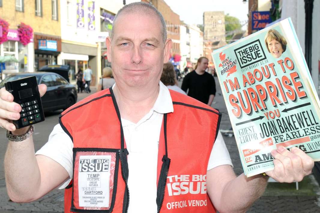 First Kent Big Issue vendor, Simon Mott, to accept payments by cash, card or PayPal