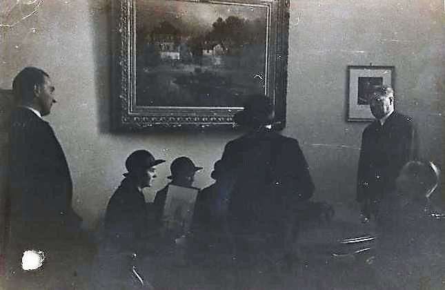 Simon Langton Girls, in their bonnets - meeting Hitler's officials