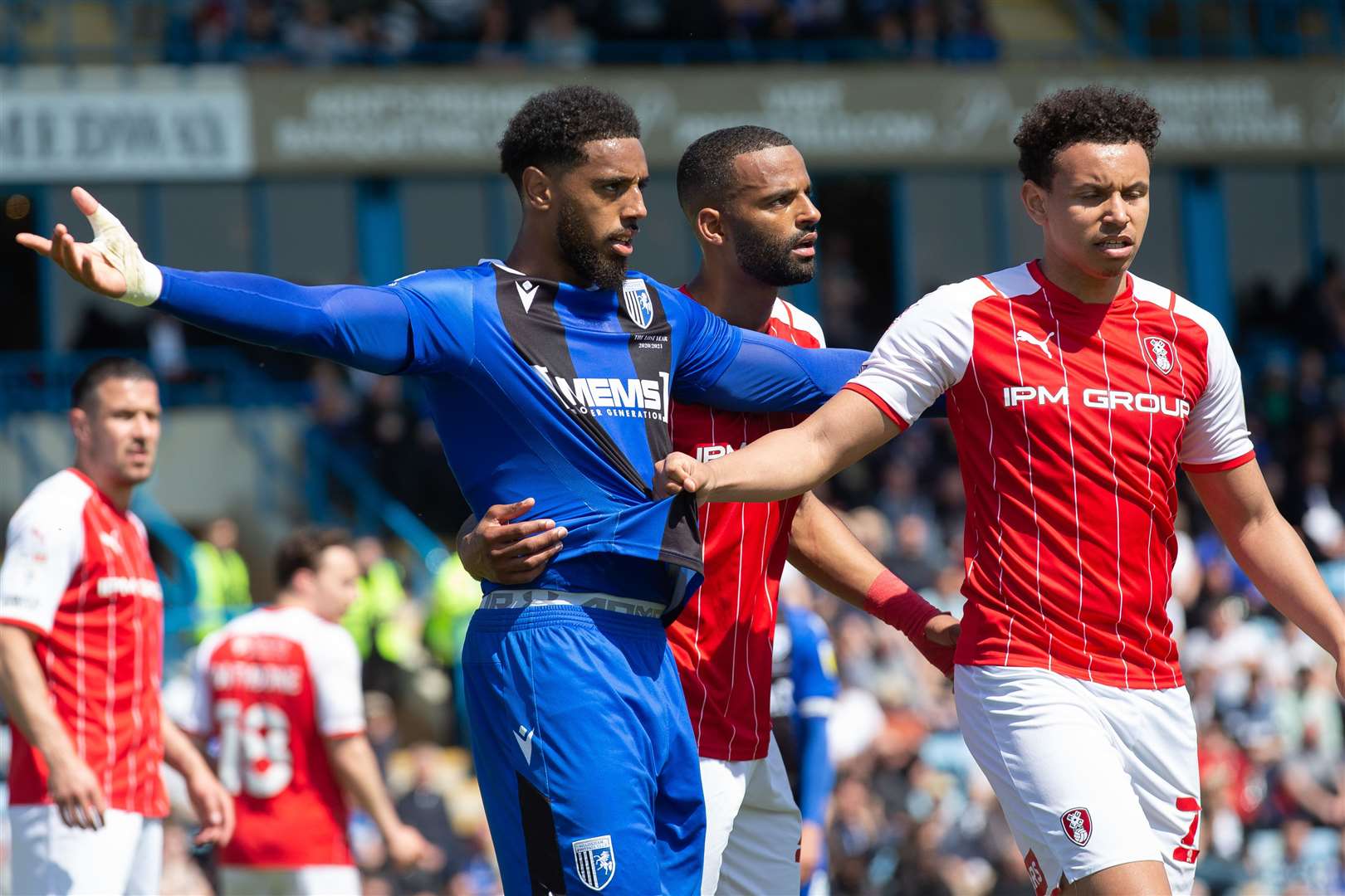 Gillingham striker Vadaine Oliver crowded out Picture: KPI