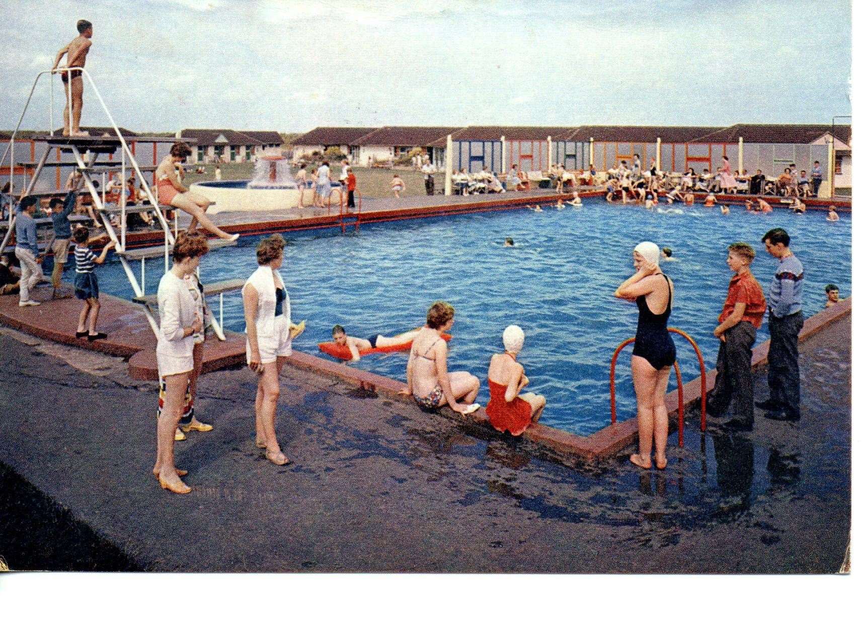Warners holiday camp swimming pool at Minster, Sheppey. Postcard in the Matthew and Hazel Bodiam Collection