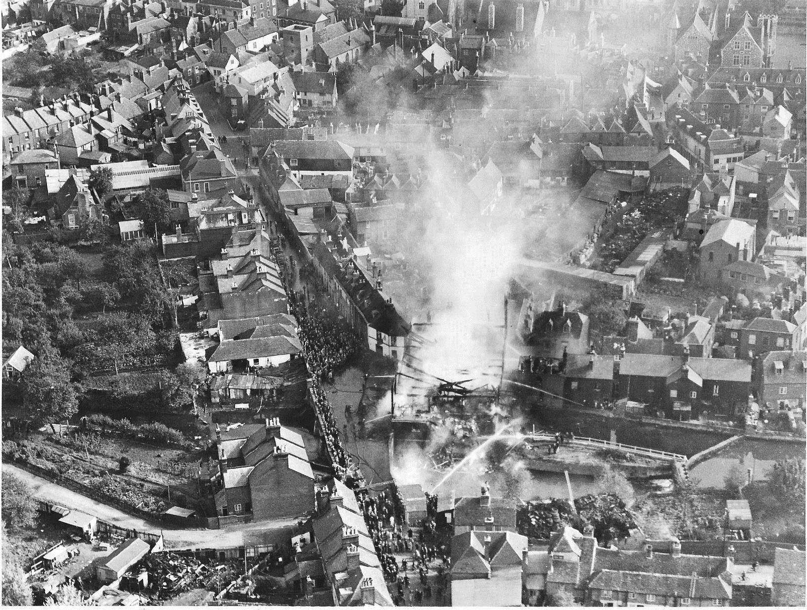 The mill ablaze, in October 1933 (5278934)