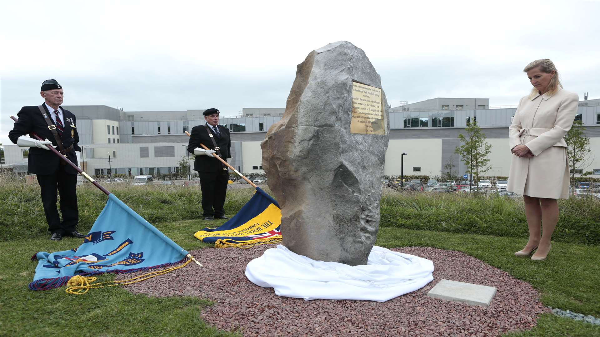The Countess unveiled the commemorative stone in front of members of the emergency services and hospital